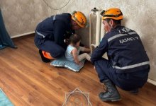 3-летняя девочка застряла в радиаторе в Кызылорде