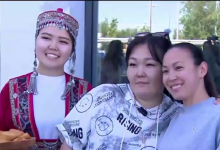 Казахстанские девушки, удочеренные в США, прилетели на родину спустя 20 лет