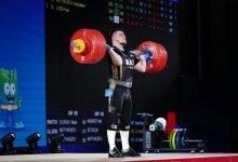 Казахстанский штангист завоевал серебро на чемпионате Азии