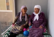 Пенсионерки, делающие зарядку на балконе, покорили казахстанцев