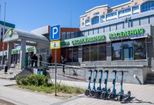 Номера на электросамокатах предложили увеличить в МВД