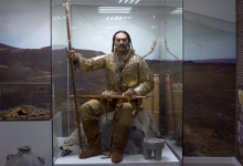 Казахстанский скульптор воссоздал образ второго "Золотого человека"