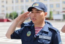 Стала известна личность гвардейца, умилившего казахстанцев на параде Победы