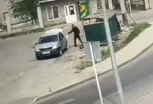 Коммунальщиков засыпало фекалиями из мусорного бака в Атырау