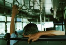 Агрессивный мужчина напугал пассажиров автобуса в Алматы