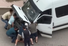 Мужчина попал под собственный автомобиль в Караганде (ВИДЕО)