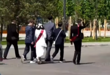 Без пафоса и кортежей: выпускники Астаны отметили последний звонок в необычном формате