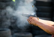 Неизвестный расстрелял машину с людьми в селе Сагыз Атырауской области