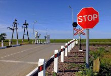 Автомобиль столкнулся с тепловозом в Атырау