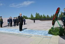 Токаев почтил память жертв репрессий в мемориале "АЛЖИР"