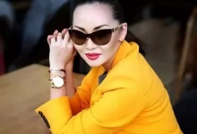 Баян Алагузова показала свое школьное фото с дерзким значком