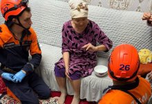 Женщина не смогла снять кольцо и вызвала спасателей