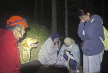 Трех девушек с гор Алматы эвакуировали спасатели