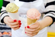 Бизнесмена оштрафовали и арестовали за раздачу мороженого в Шымкенте