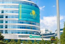 Тронул сердца казахстанцев: флаг на фасаде партии AMANAT покорил Казнет