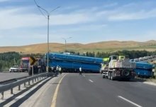 Грузовик перекрыл дорогу из-за отказа тормозов на трассе Тараз – Шымкент