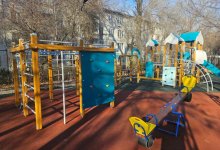 Женщина в ковбойской шляпе похитила ребенка с детской площадки