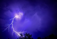 Подросток не выжил после удара молнии в Кемеровской области