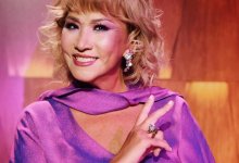 Нагима Ескалиева не сдержала слез, получив подарок от студентов