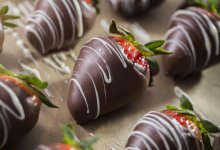 Любителей клубники в шоколаде обманули в Шымкенте