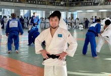 Елдос Сметов опубликовал фото с травмой