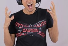 Фото на фоне денег и особняка: житель Астаны подал в суд на СМИ