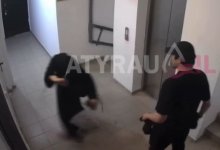 Мужчина жестоко избил девушку в подъезде дома в Атырау