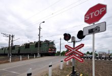 Два человека внезапно вышли на ж/д пути под Алматы и попали под поезд