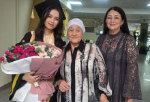 Сестренка Димаша Кудайбергена получила диплом врача
