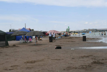 "Полный бардак": министр проверил пляжи в Алматинской области