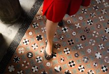 Известный активист столкнул женщину с лестницы в Алматы