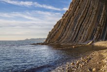 Блогер сбросил своего сына со скалы