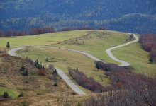 Автомобиль сорвался с серпантина в Павлодарской области