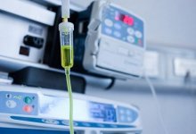 Министр Альназарова навестила избитого в Костанае врача