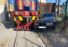 Водитель BMW столкнулся с тепловозом в Шымкенте