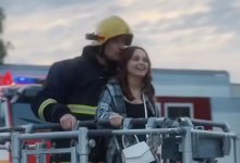 Пожарный из Кокшетау сделал предложение девушке во время экскурсии по части