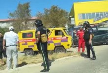 Люди в масках и бронетехнике перекрыли дорогу под Актау