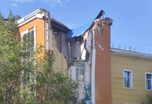 Четырехэтажное здание частично обрушилось в Караганде