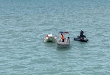 Катамаран с людьми чуть не утонул на Алаколе