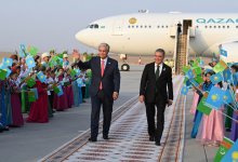 Токаев прибыл в Туркменистан