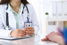 Пенсионерка в роддоме Шымкента ударила акушера