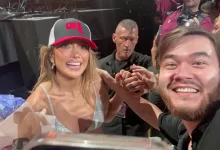 Kaзахстанец, подаривший Дженнифер Лопес три розы, замечен с тем же букетом в Алматы