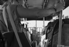 Приставал к девушкам в автобусе Алматы: полиция ищет мужчину