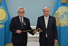 Токаеву вручили черный пояс девятого дана