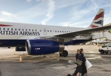 Стюардессу уволили из-за боязни высоты спустя 40 лет работы в авиакомпании