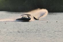 Катерщики бросили тонущих девушек посреди озера Балхаш (ВИДЕО)