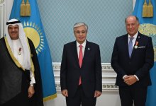 Токаев наградил глав ISSF и ASC и орденами "Достық" II степени