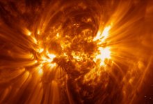 Корональная дыра растет на обращенной к Земле стороне Солнца