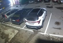 Мужчина снес шлагбаум во дворе жилого дома в Астане (ВИДЕО)