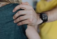 Мужчина изнасиловал женщину, упавшую в обморок возле церкви